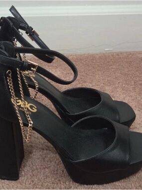 G by Guess Black Platform Block Heel Sandals with Gold Chain